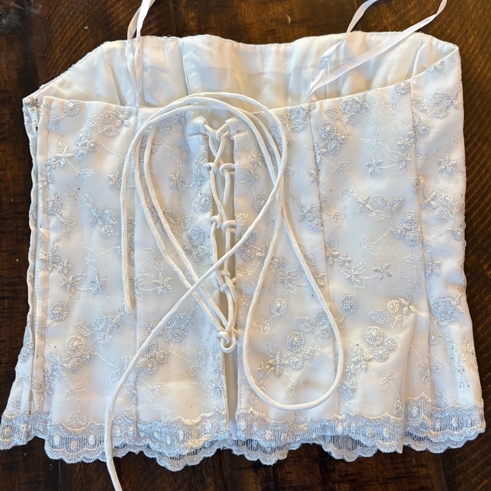 Vintage Blondie Nights White & Silver Lace Embroidered Corset Top, Size 5 - Picture 9 of 9
